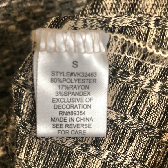 Adrienne Vittadini Gold Button Detailed Long Sleeve Blouse - Picture 6 of 6